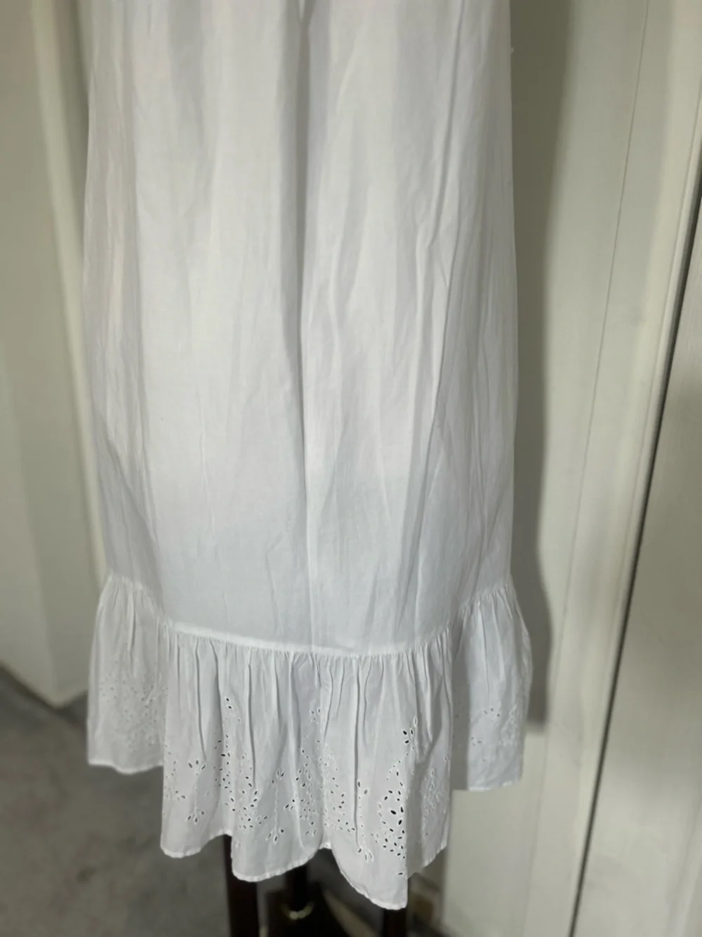 GAP White Sleeveless Eyelet Midi Dress with Ruffle Hem - Picture 7 of 12